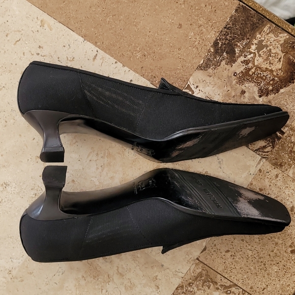 Stuart Weitzman black mesh short heel shoes. Size 8.5 B - Picture 3 of 9